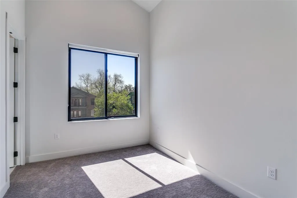 5609 Live Oak Street, #109