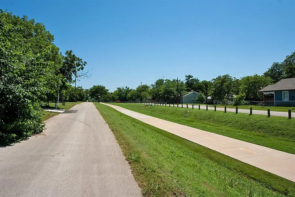 5645 Santa Fe Avenue