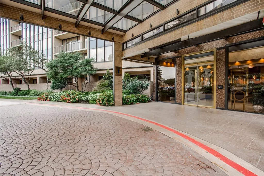 5200 Keller Springs Road, #824