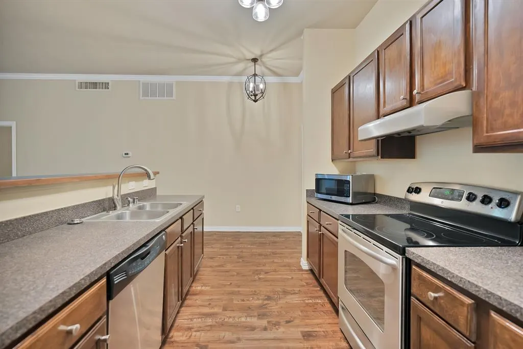 2305 Worthington Street, #103