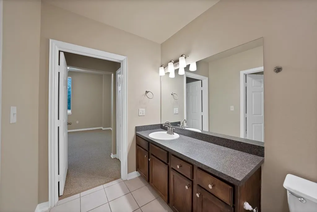 2305 Worthington Street, #103