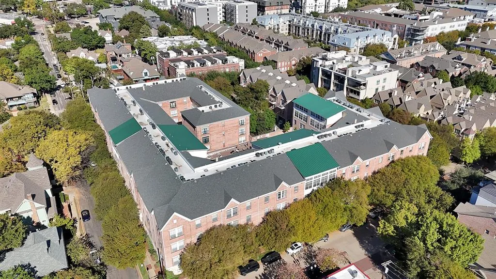 2305 Worthington Street, #103