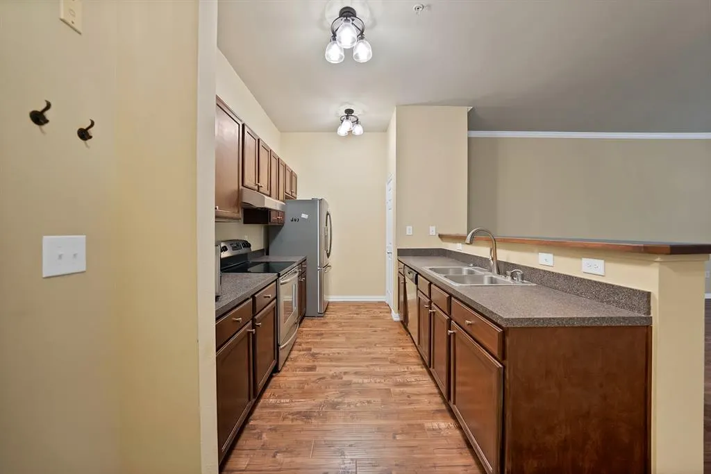 2305 Worthington Street, #103