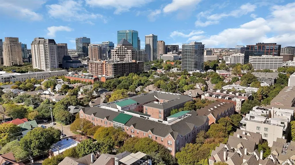 2305 Worthington Street, #103