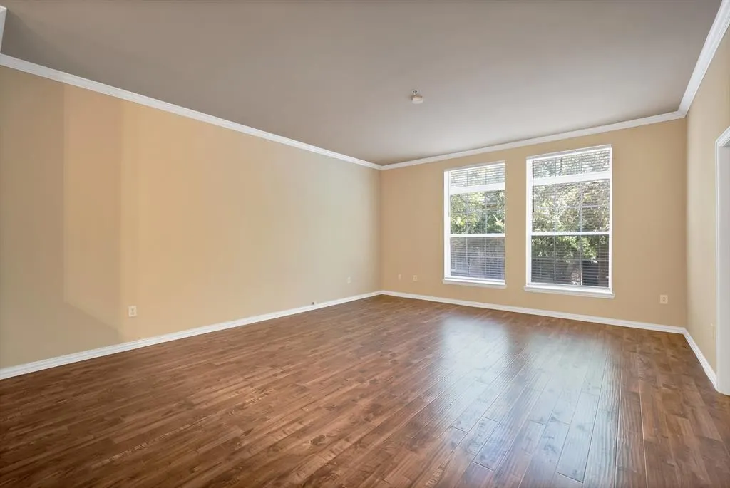 2305 Worthington Street, #103