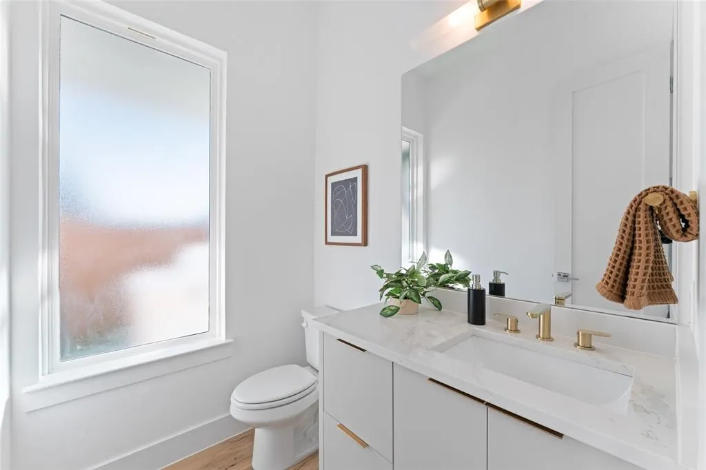 2315 S Vernon Avenue