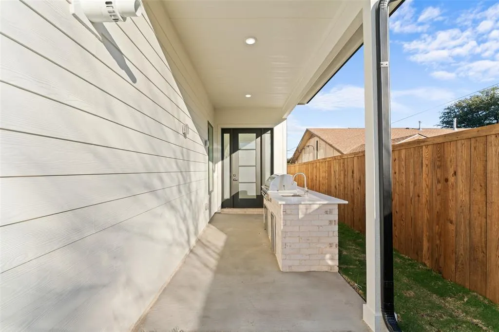 2315 S Vernon Avenue