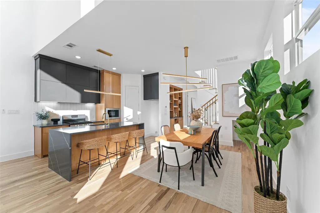 2315 S Vernon Avenue