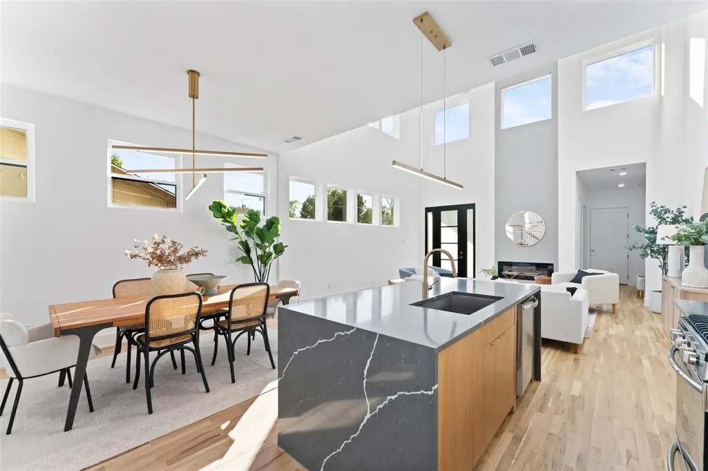 2315 S Vernon Avenue