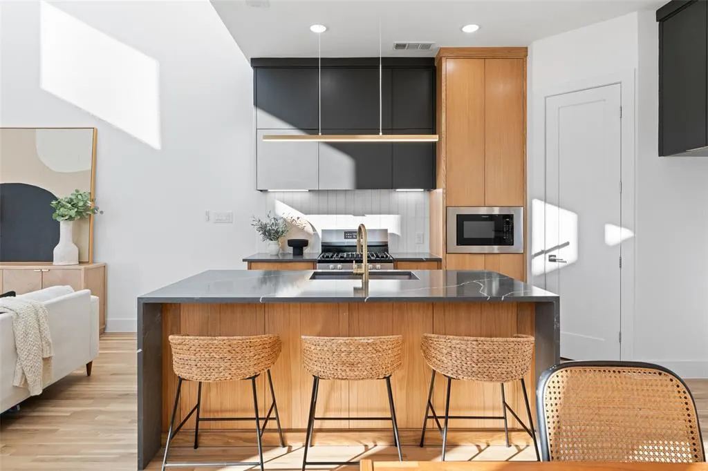 2315 S Vernon Avenue