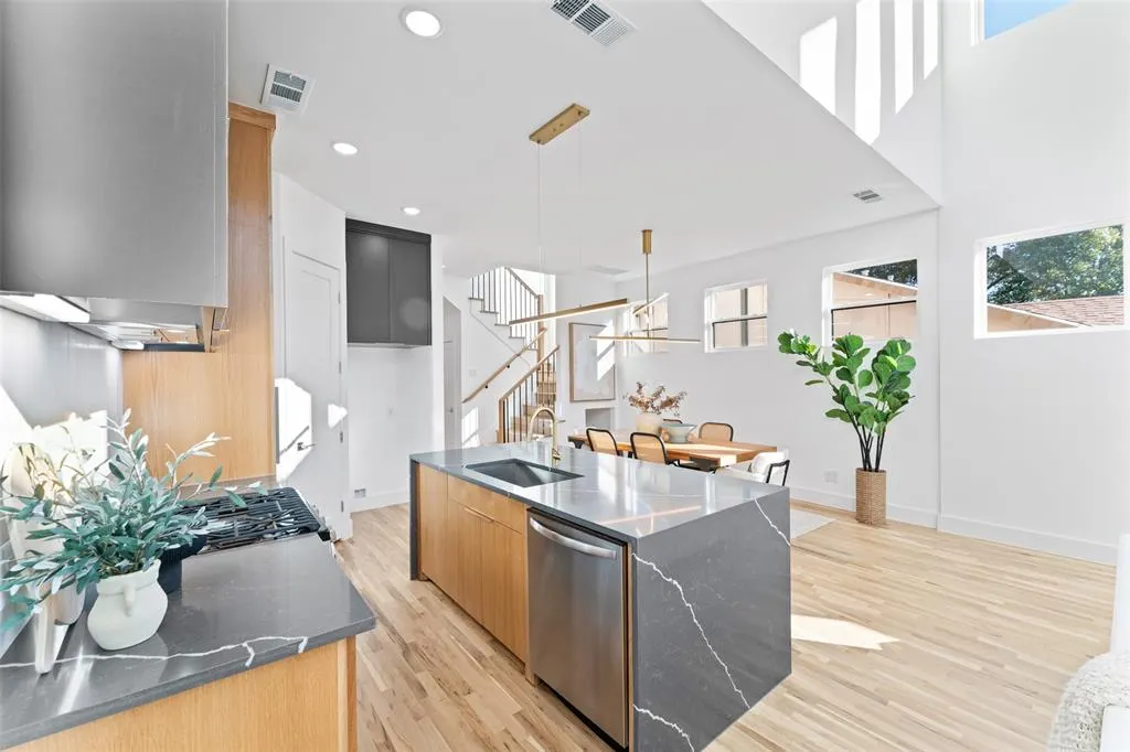 2315 S Vernon Avenue