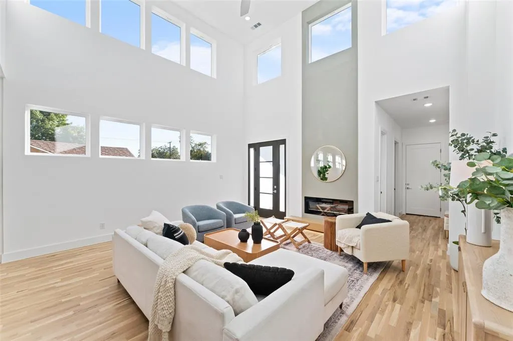 2315 S Vernon Avenue