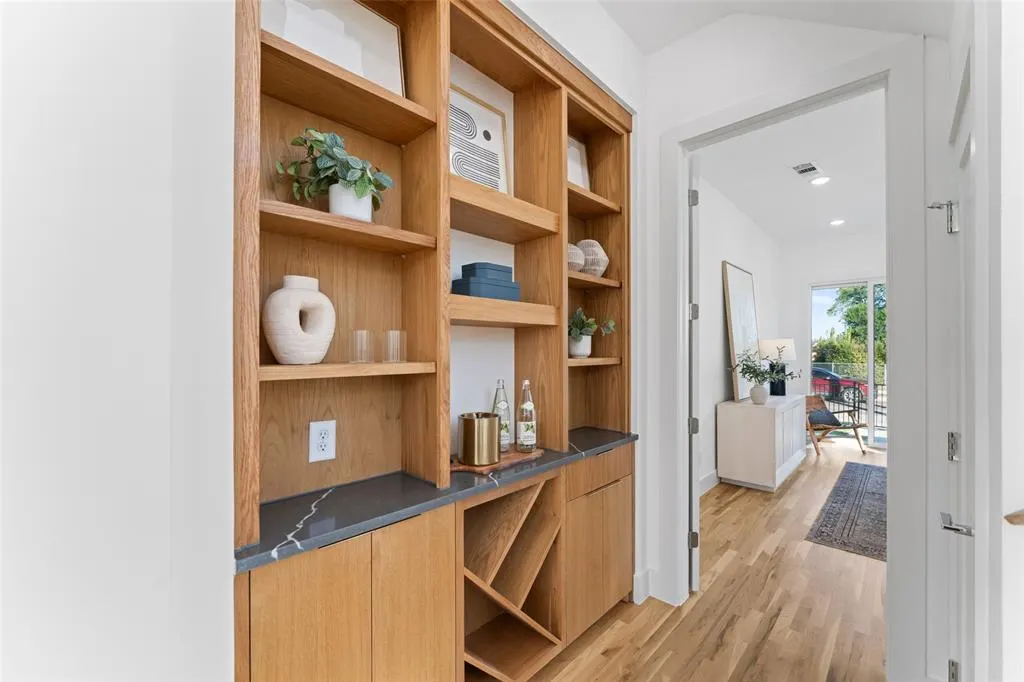 2315 S Vernon Avenue