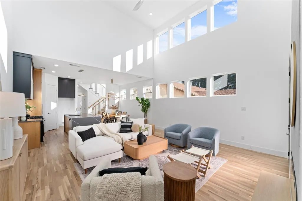 2315 S Vernon Avenue