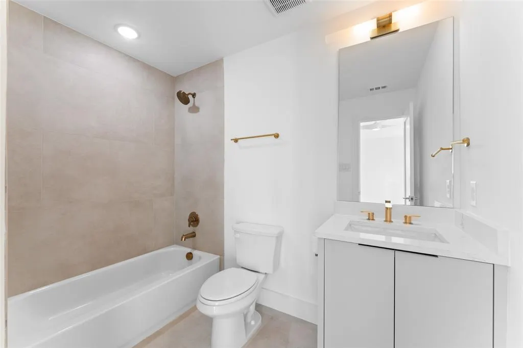 2315 S Vernon Avenue