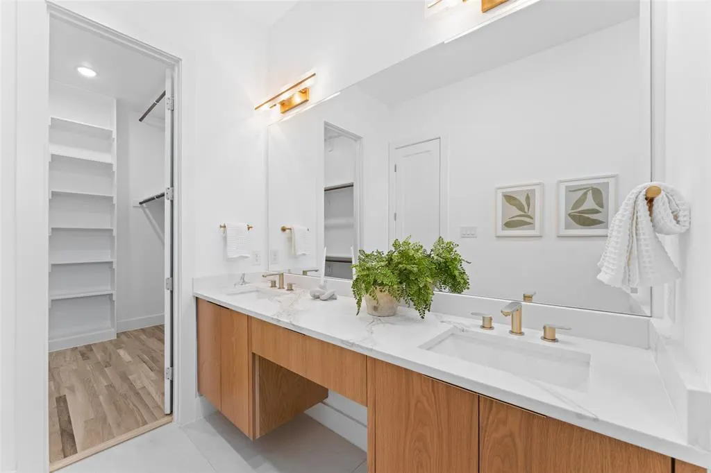 2315 S Vernon Avenue