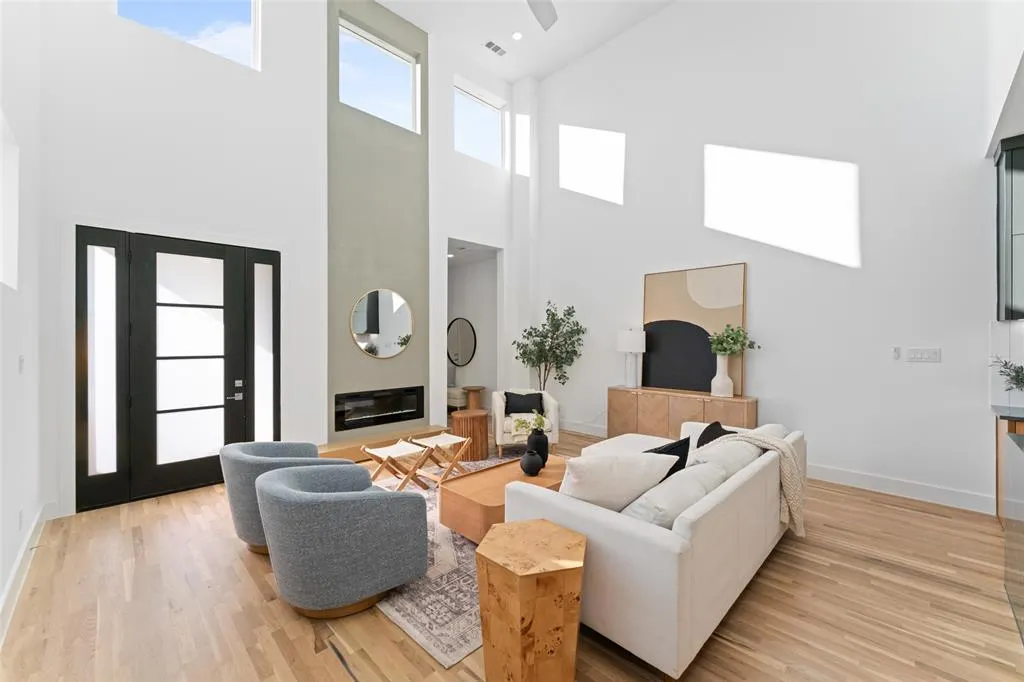 2315 S Vernon Avenue