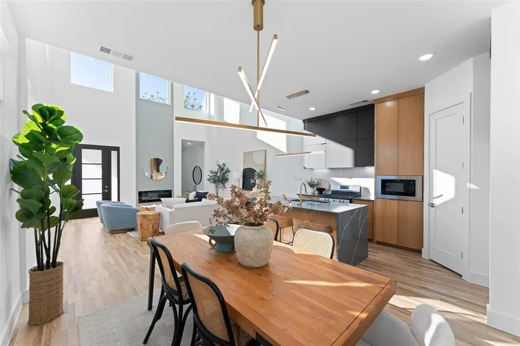 2315 S Vernon Avenue