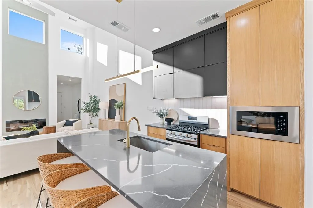 2315 S Vernon Avenue