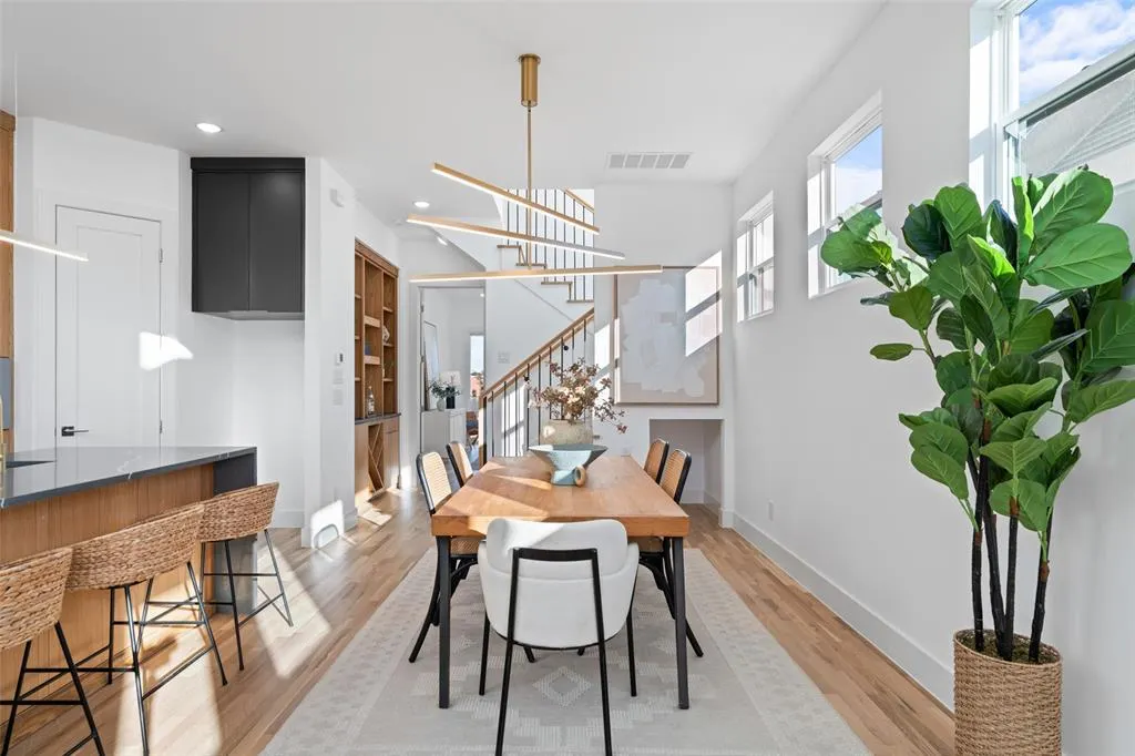 2315 S Vernon Avenue