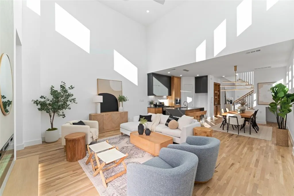 2315 S Vernon Avenue