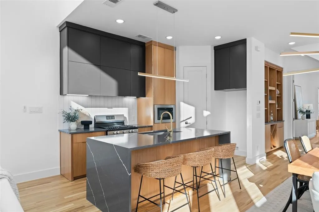 2315 S Vernon Avenue