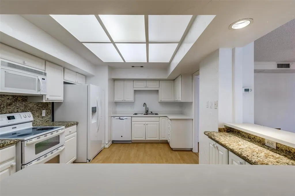 5200 Keller Springs Road, #824