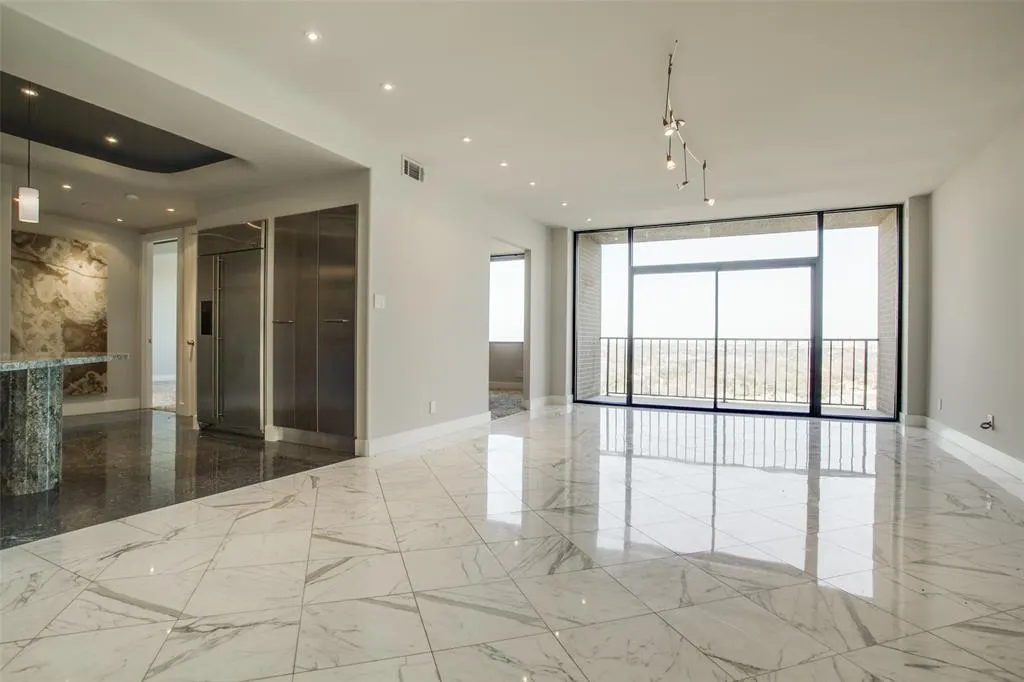 5200 Keller Springs Road, #824