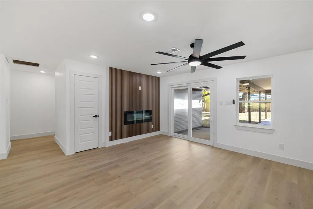 1614 E Red Bird Lane