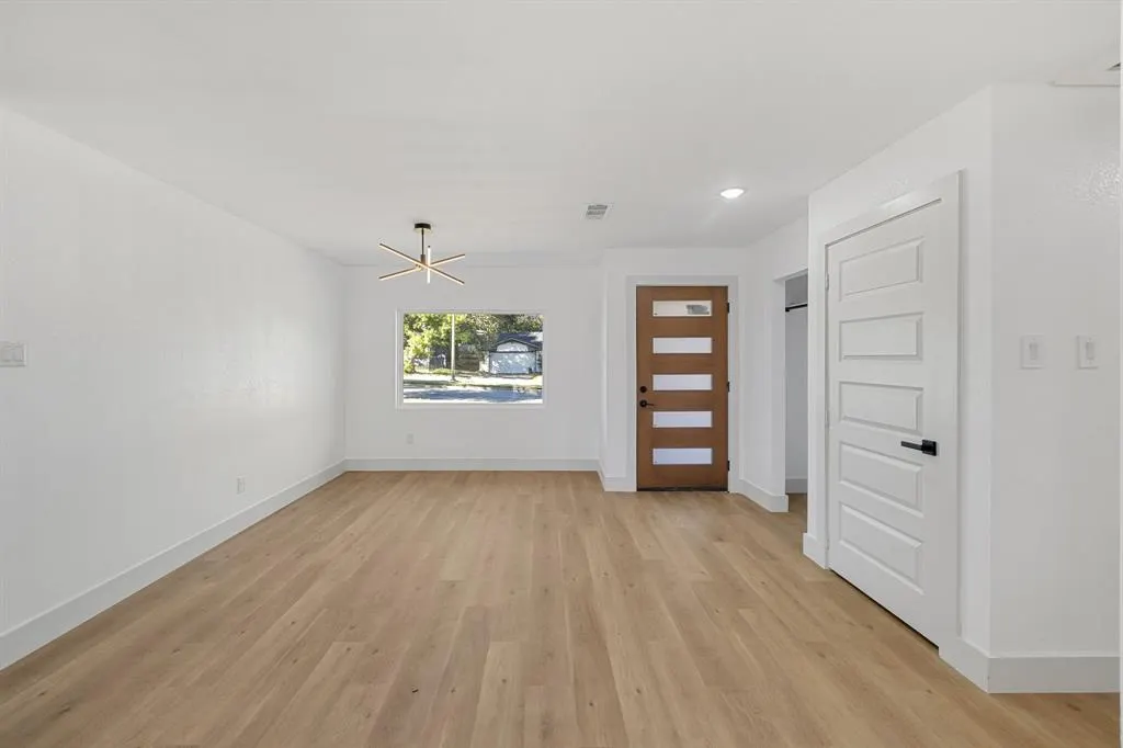 1614 E Red Bird Lane