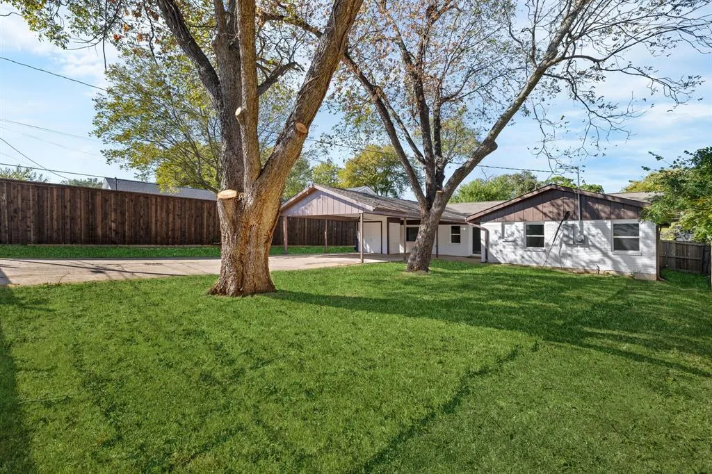 1614 E Red Bird Lane