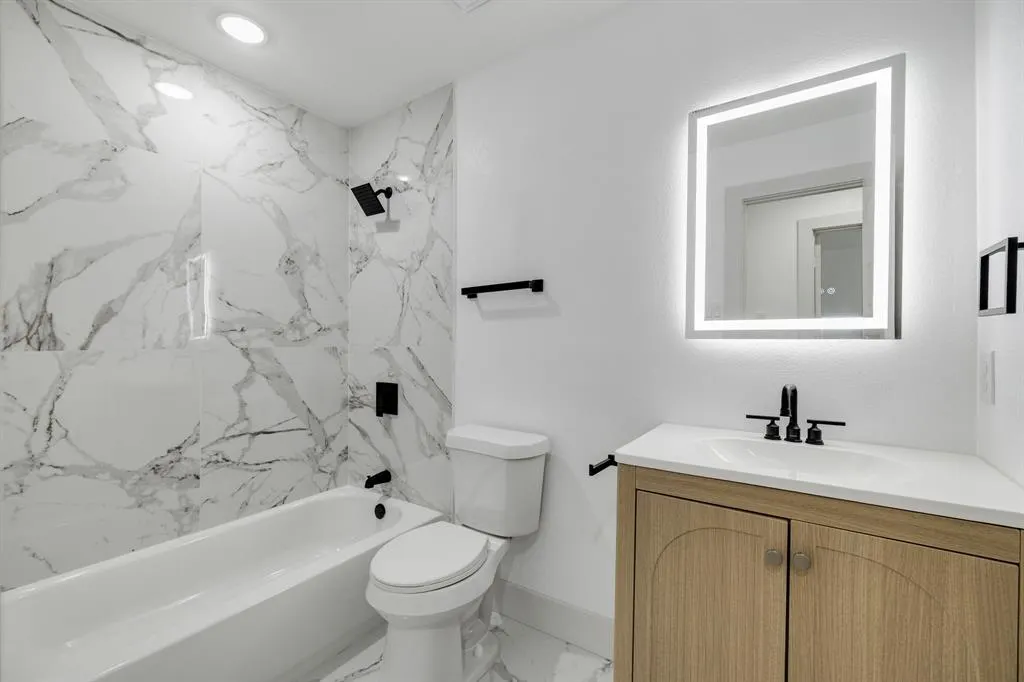 1614 E Red Bird Lane