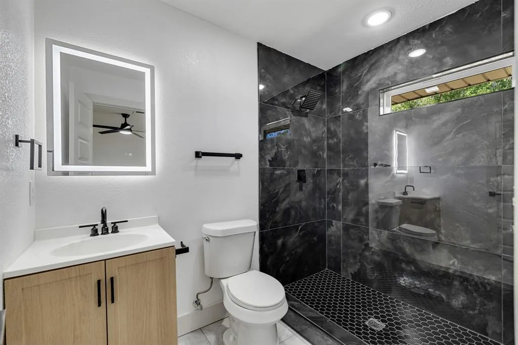 1614 E Red Bird Lane