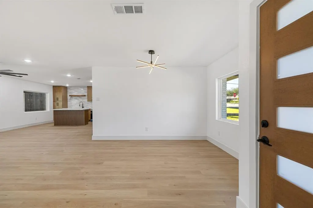 1614 E Red Bird Lane