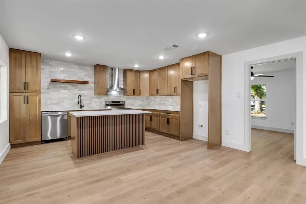 1614 E Red Bird Lane