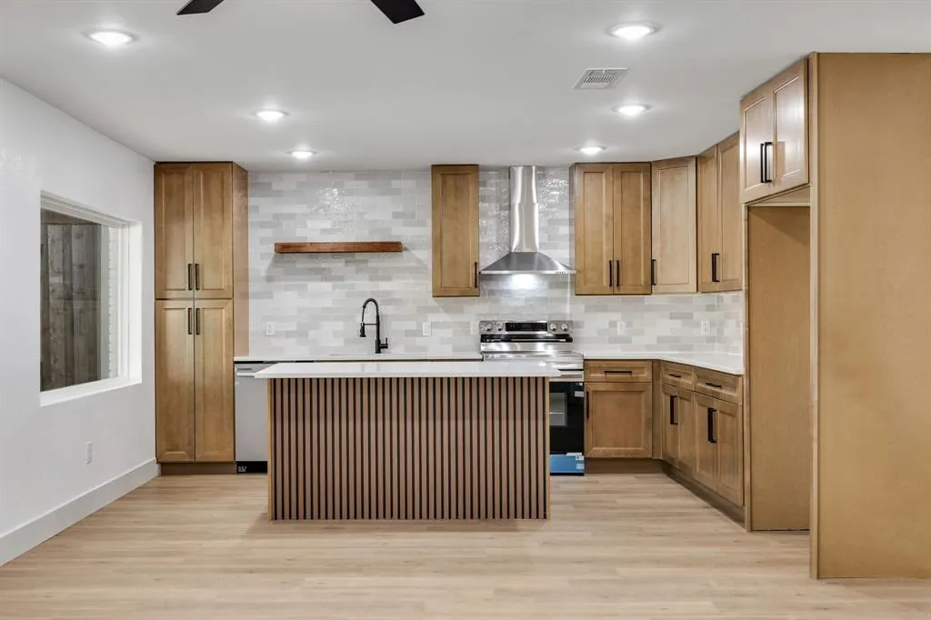 1614 E Red Bird Lane