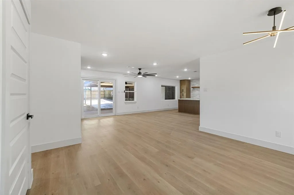 1614 E Red Bird Lane