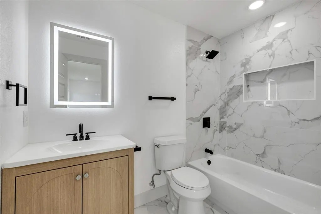 1614 E Red Bird Lane