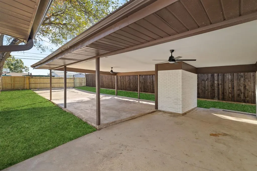 1614 E Red Bird Lane