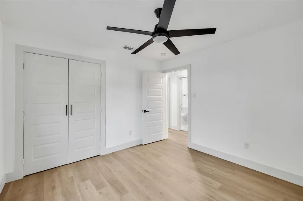 1614 E Red Bird Lane