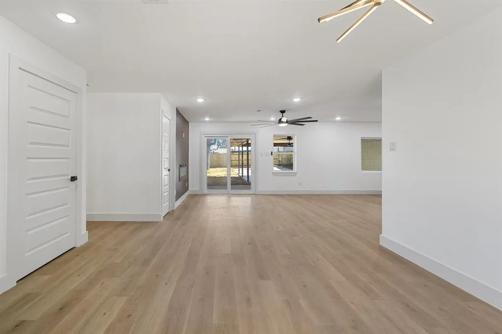 1614 E Red Bird Lane