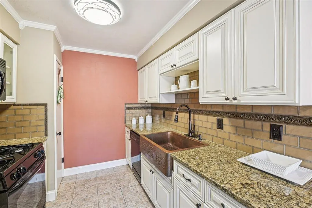 8631 Charing Cross Lane