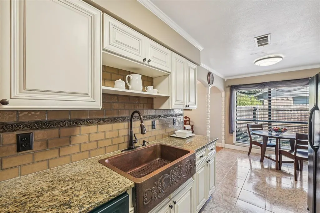 8631 Charing Cross Lane