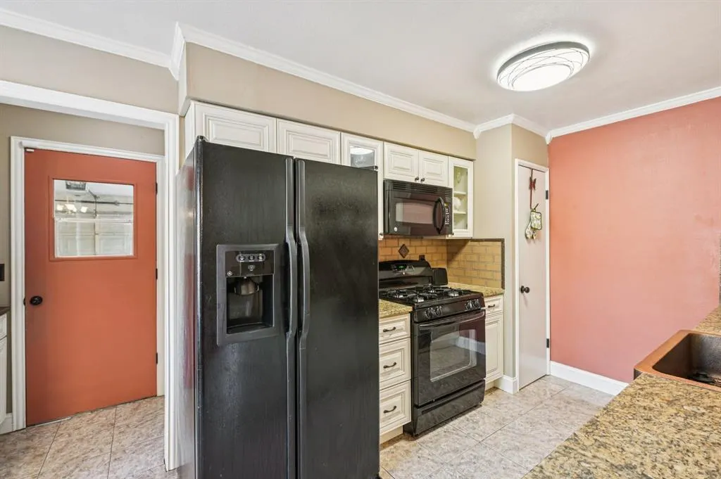 8631 Charing Cross Lane