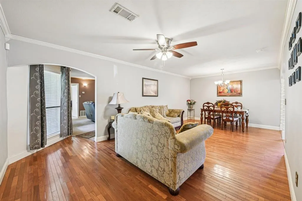 8631 Charing Cross Lane