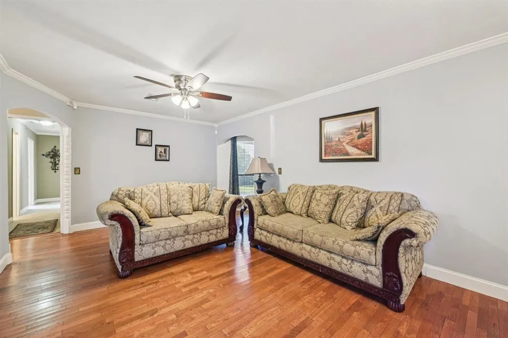 8631 Charing Cross Lane