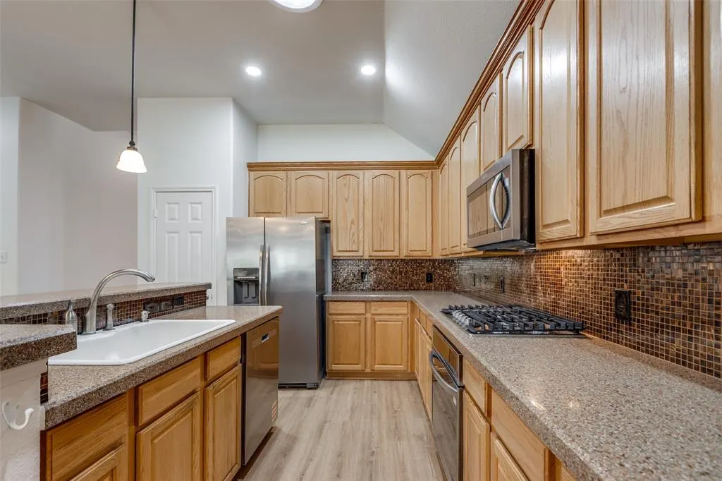 8112 Riverwalk Trail