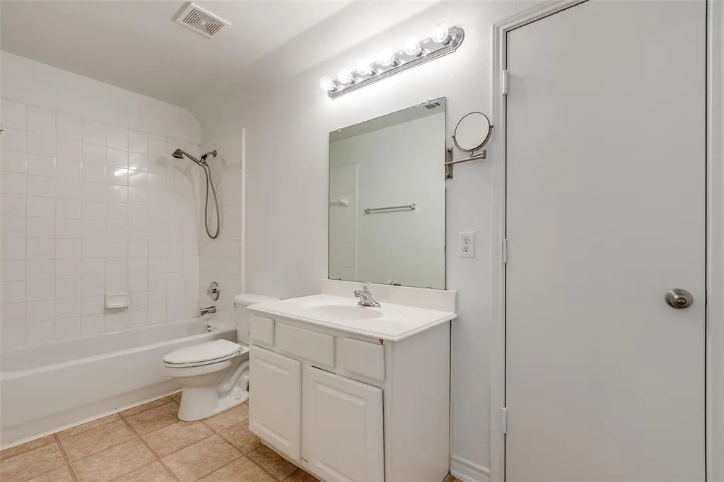 8112 Riverwalk Trail