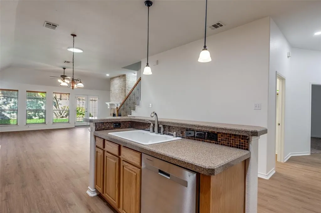 8112 Riverwalk Trail