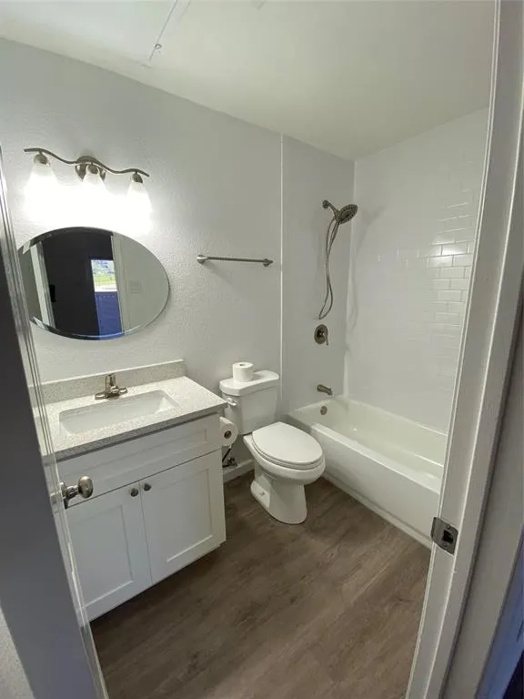 6760 Eastridge Drive, #101